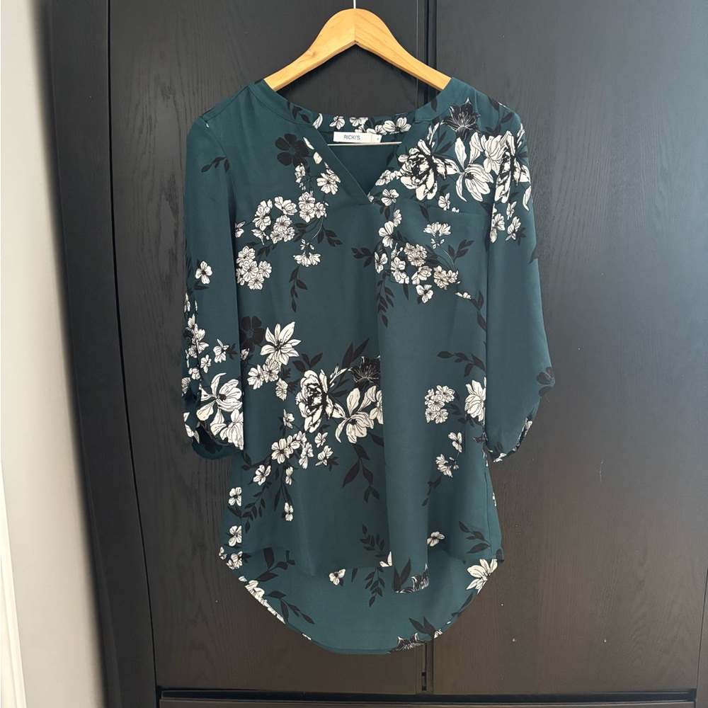 Ricki's Green Floral Blouse NWOT